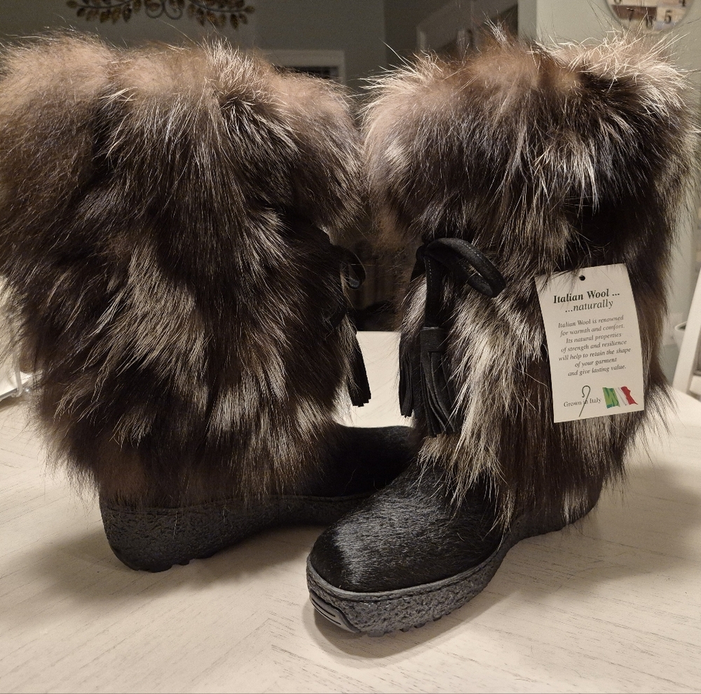 OSCAR Wool-Lined Apres Ski Boots with Fox Fur